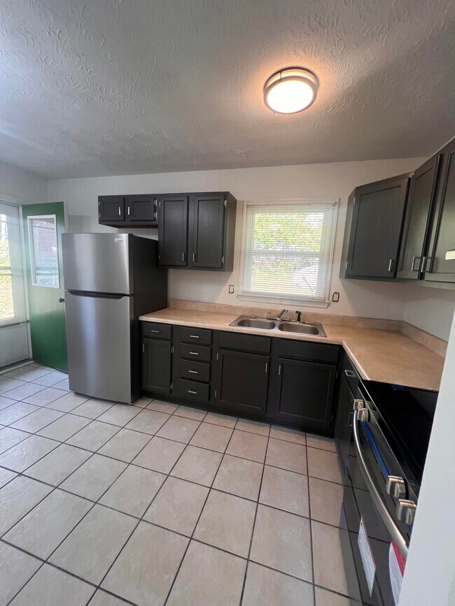 Building Photo - 1602 Astaire Ct