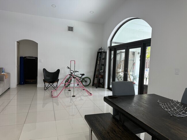Building Photo - 16058 SW 85th St