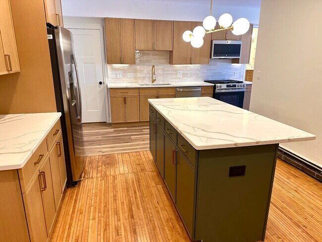 Listo para el entretenimiento - 11019 E Woodstock St