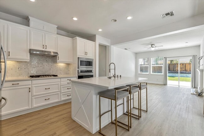 Building Photo - 464 W Callado Ct