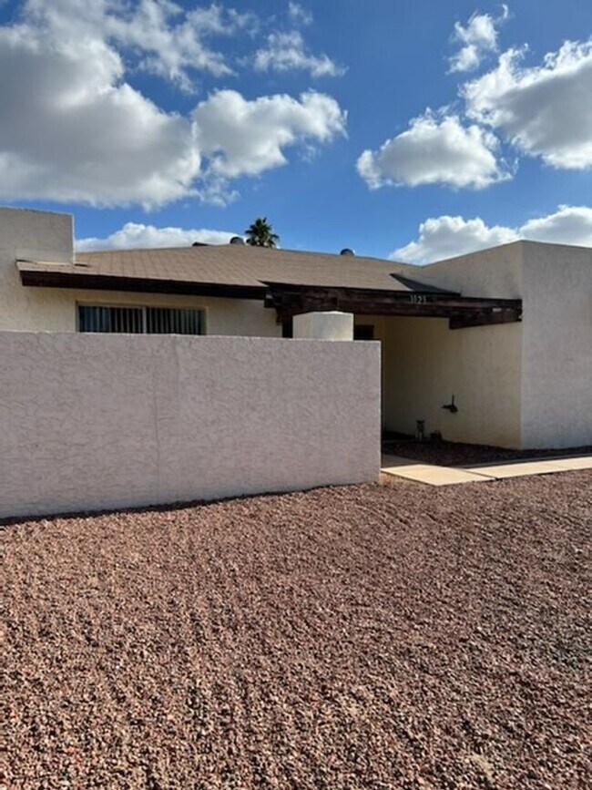 Foto del edificio - Charming 3 Bed 2 Bath home in Mesa with community pool and big backyard