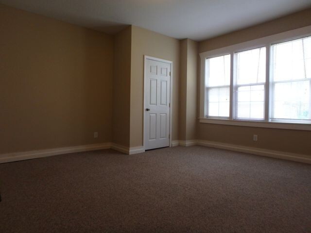 Building Photo - 210 Hitt St