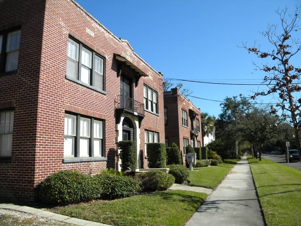Front - 2331 Riverside Ave