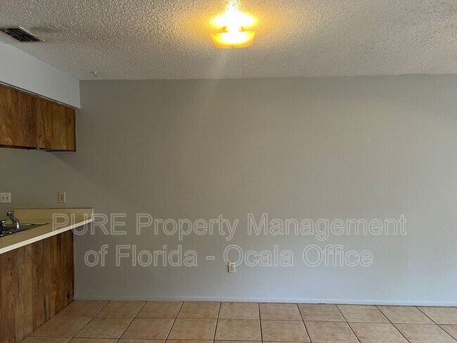 Building Photo - 5460 SE 30th Pl