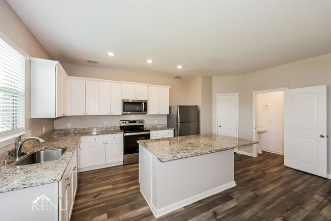 Building Photo - 1931 Hialeah Dr