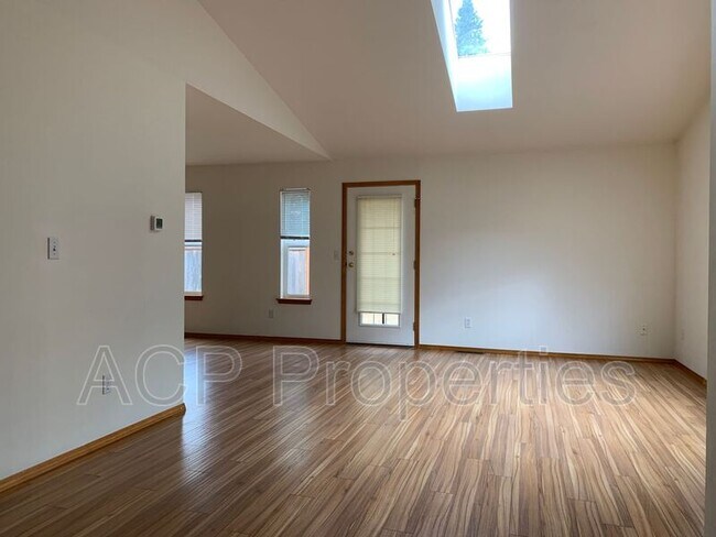 Building Photo - 1621 Harris Ave