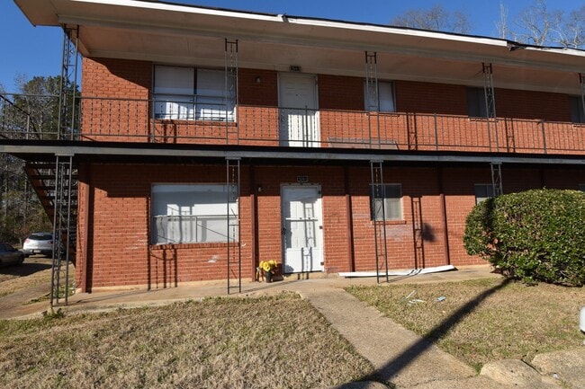 Building Photo - 314 College Ave