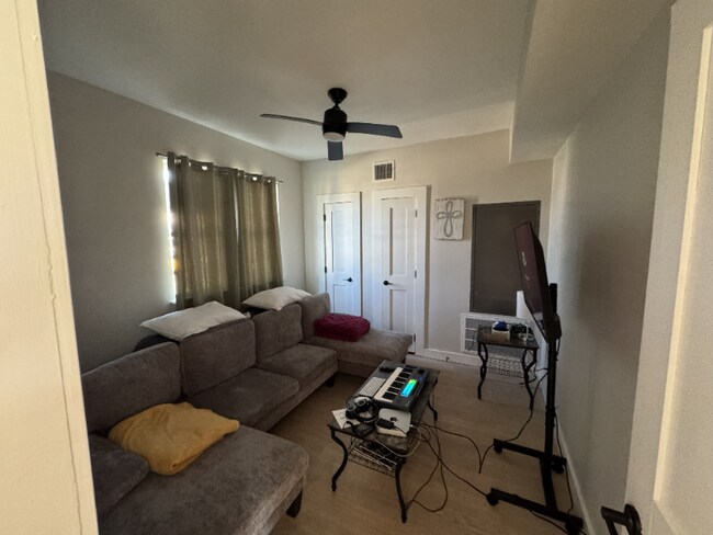 Foto del edificio - 4305 Ave S