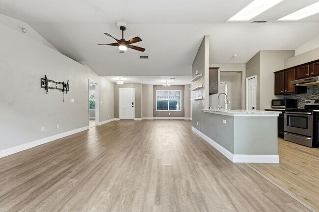 Building Photo - Wellington Place 3 Bedroom 2 Bath