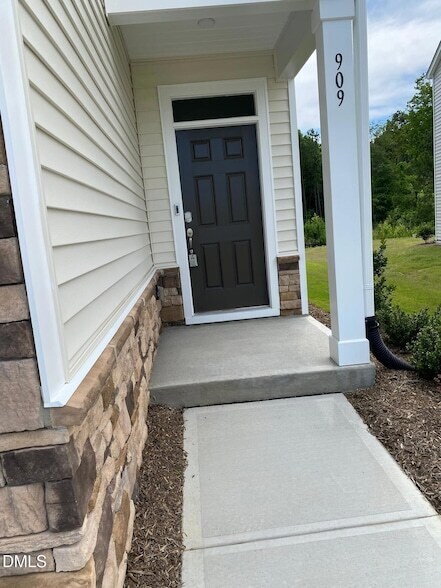 Foto del edificio - 909 Aspen Pointe Trl