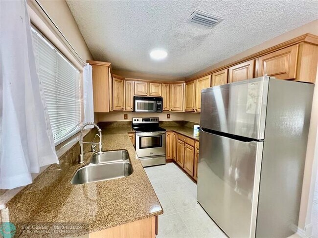 Building Photo - 18435 Spanish Isles Ct