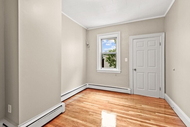 Building Photo - 58 Bennington St