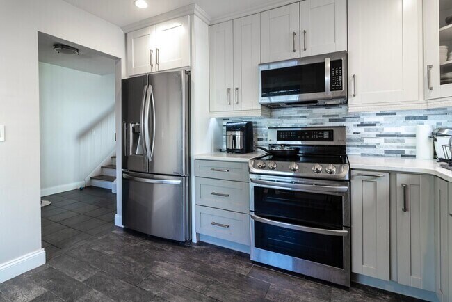 Kitchen - 71 Aiken St