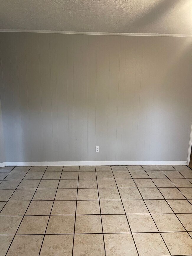 Foto del edificio - Near Hulburt AFB  2 Bedroom-1 Bath Home in...