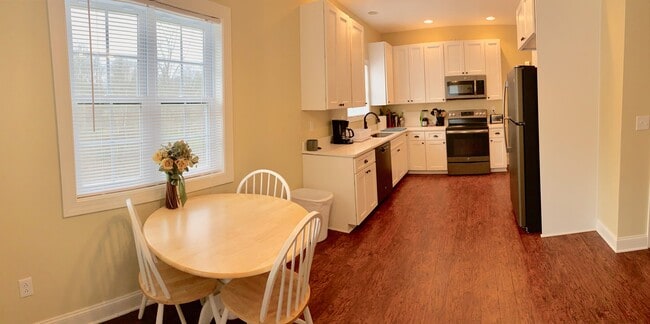 Building Photo - 338 Villa View Dr