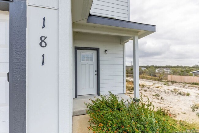 Foto del edificio - Discover Elevated Living at Hunters Ranch!