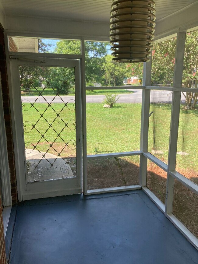 Foto del edificio - 326 N Elm St NW