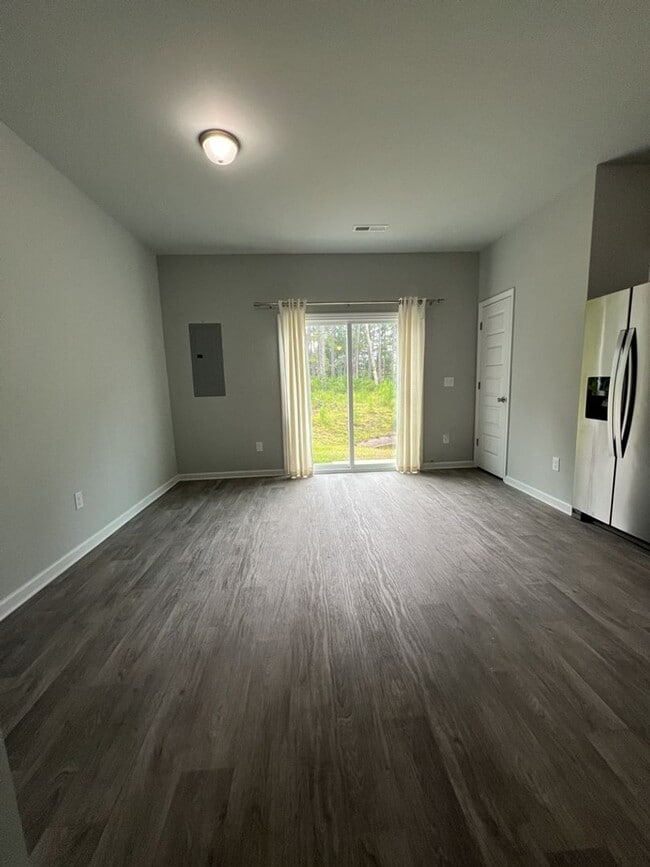 Building Photo - Townhome in Holly Ridge!!
