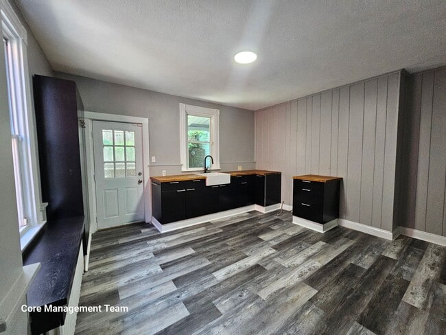 Building Photo - Update 2 bedroom House for Rent