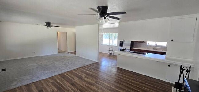 Foto del edificio - East Modesto Country Living, 3 Bedrooms 2 Bathrooms