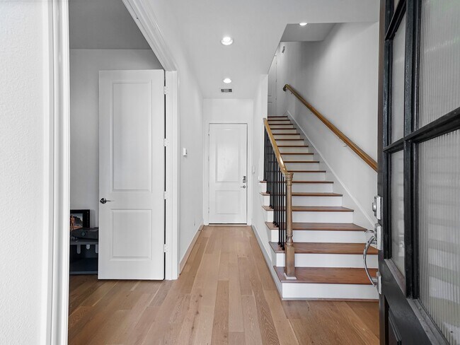 Building Photo - 3411 Timbergrove Heights St.