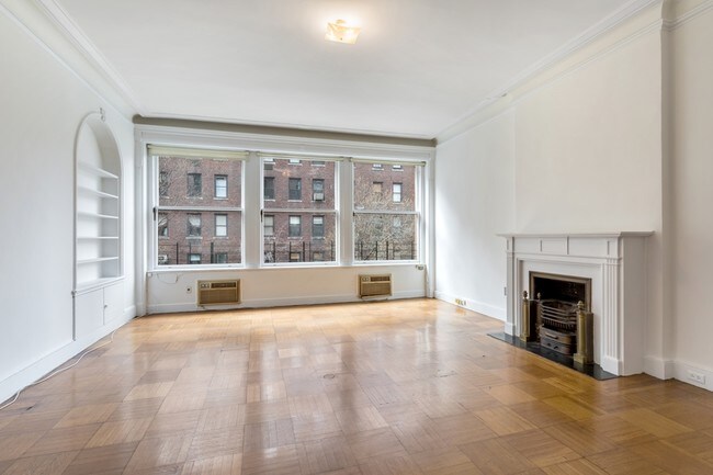 Foto del edificio - Townhouse Parlor Floor Duplex w/ 15' ceil's