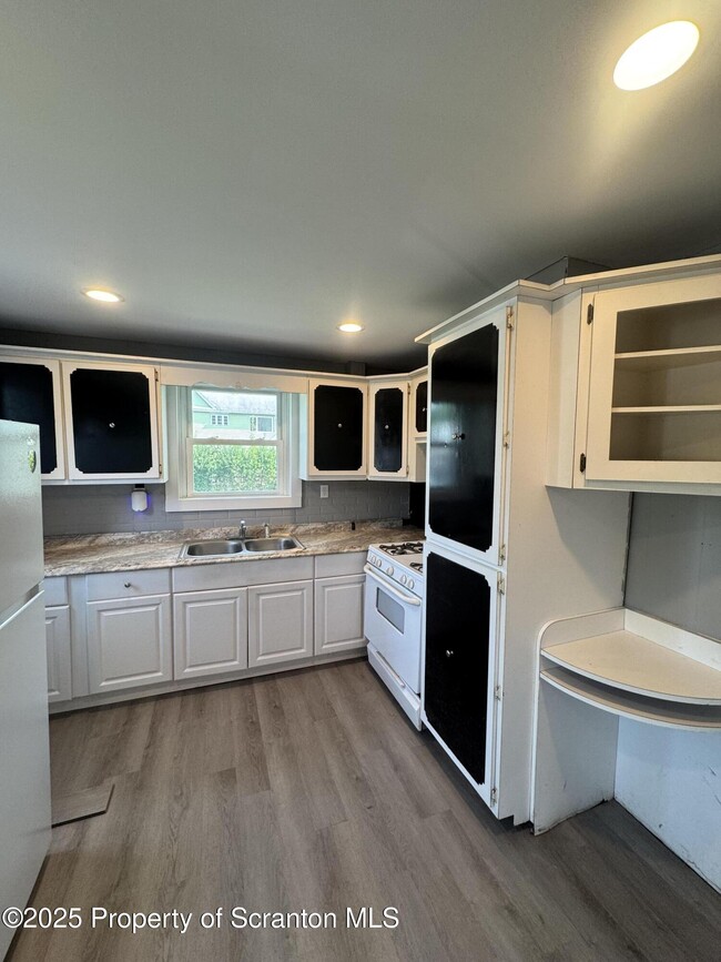 Building Photo - 1021 Wheeler Ave