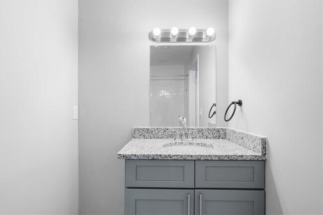 Foto del edificio - 5399 Northland Dr NE