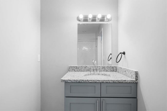 Building Photo - 5399 Northland Dr NE