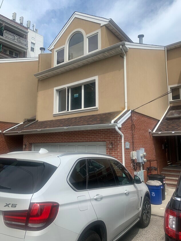 Foto principal - 3181 Wissman Ave