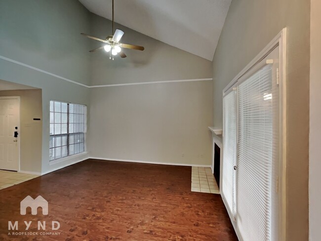 Foto del edificio - 9747 Whitehurst Dr