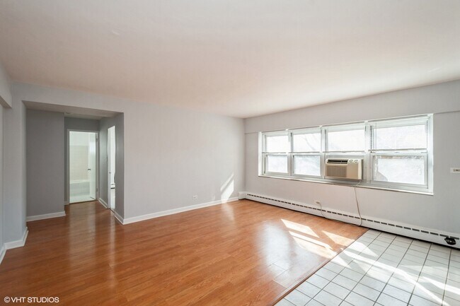 Foto del edificio - 4950 N Marine Dr