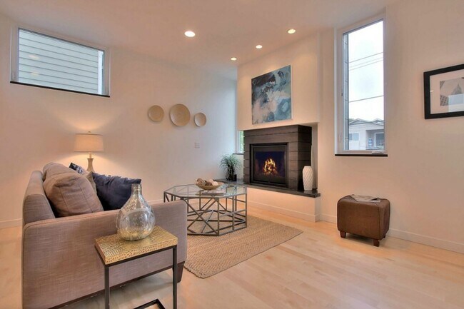 Foto del edificio - Gorgeous 4-star certified Ballard Town Hom...