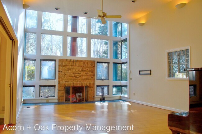 Building Photo - 4 br, 3.5 bath House - 3628 Carlisle Dr