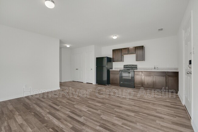 Building Photo - 1611 Bryan Ave