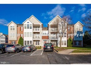 Building Photo - 902 Blueleaf Ct