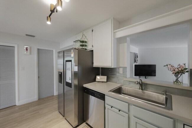 Foto del edificio - 702 Gray St S