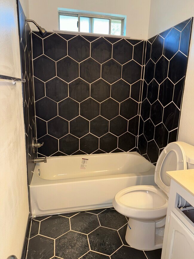 Hallway Bathroom - 5204 W Holland Ave