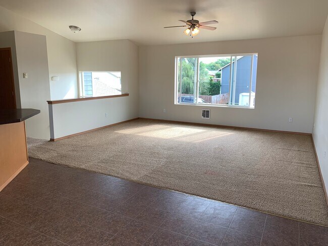 Foto del edificio - Large Home for Rent in Currier Creek
