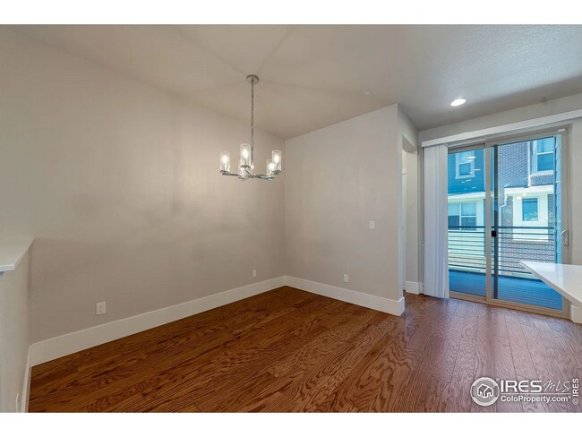 Foto del edificio - Modern Downtown Superior 2BR, 3BA Townhouse with Rooftop Deck & Mountain Views – 15 Mins to Boulder!