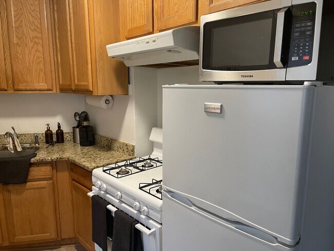 Foto del edificio - Cozy, one bedroom in Downton Arlington Heights, Walk to Metra!!