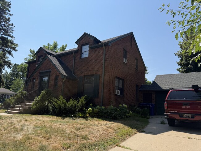 Foto del edificio - 447 Fairview Ave S