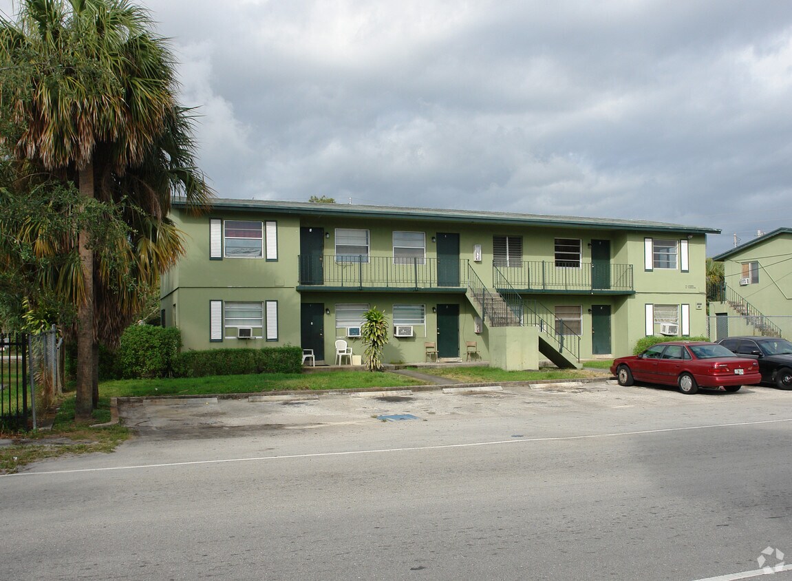 Building Photo - 2610 NW 8th Ct
