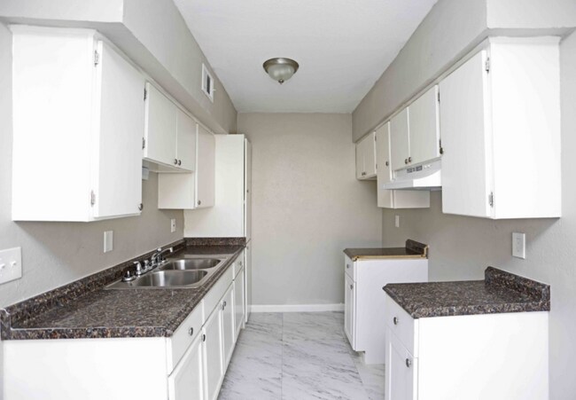 Foto del edificio - 9302 Beck Ave