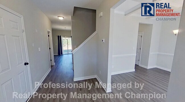 Foto del edificio - 1003 Marston Dr