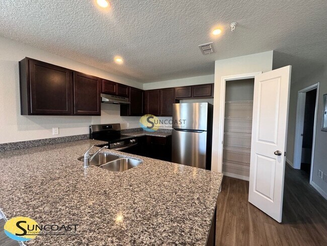Building Photo - 617 Century 21 Dr