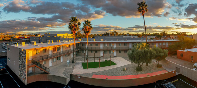 Foto del edificio - 4302 E Bellevue St