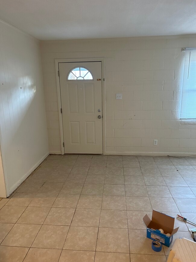 Building Photo - 118 Fidelity St