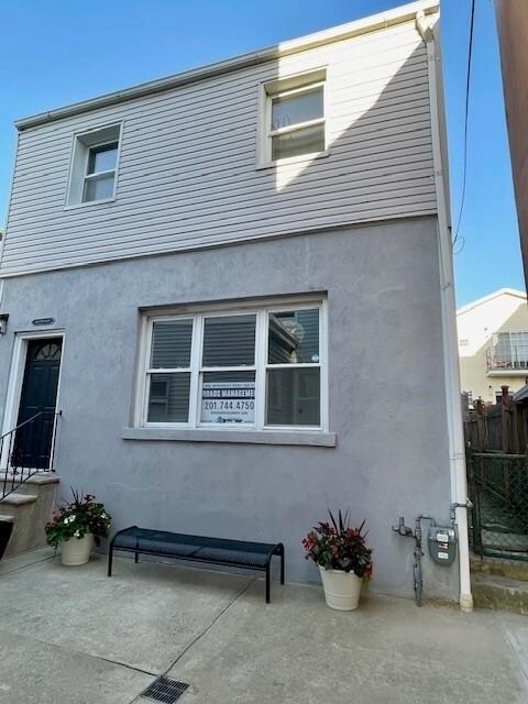 Primary Photo - 106 Sherman Ave