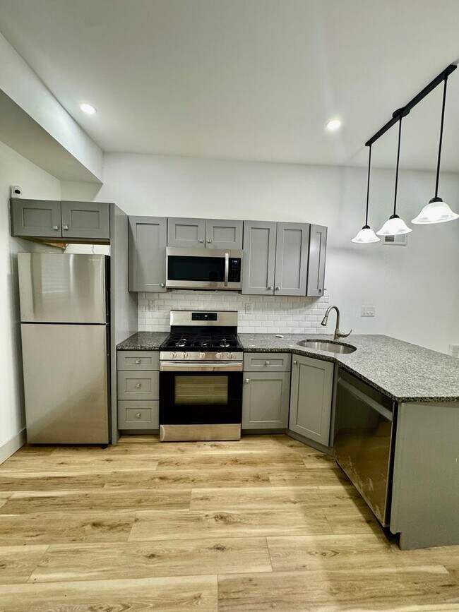 Foto del edificio - Updated 2-Bedroom, 1 and a Half-Bath Home ...